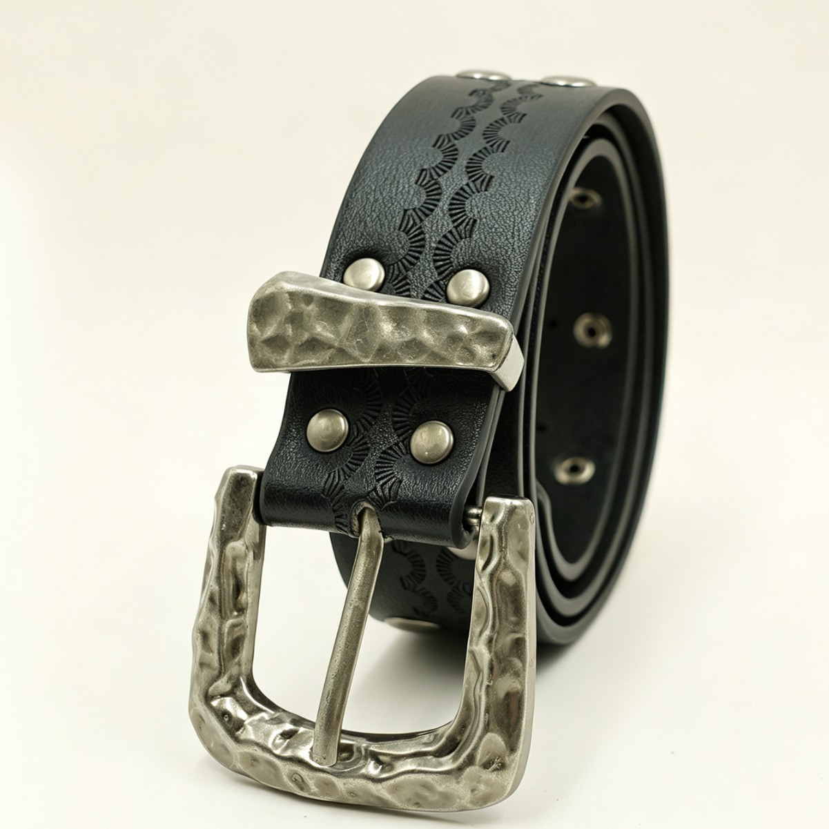 Cinto de Rebites com Fivela de - Leather Needle Heavy avaliação e preço